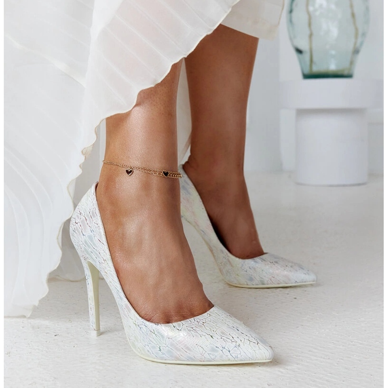 Hopeanväriset metalliset korkokengät, joissa Serranillos-nahkaosa 1