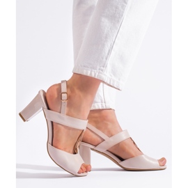 Goodin Naisten beige-sandaalit tolppassa 2