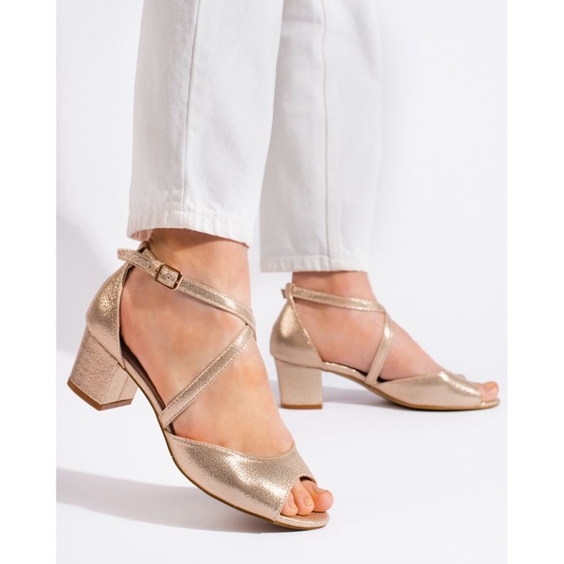 Goodin Naisten kultaiset matalakorkoiset sandaalit kultainen 2