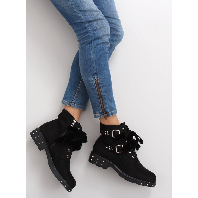 Tyylikkäät saappaat nappeilla CLS-30 Musta 1