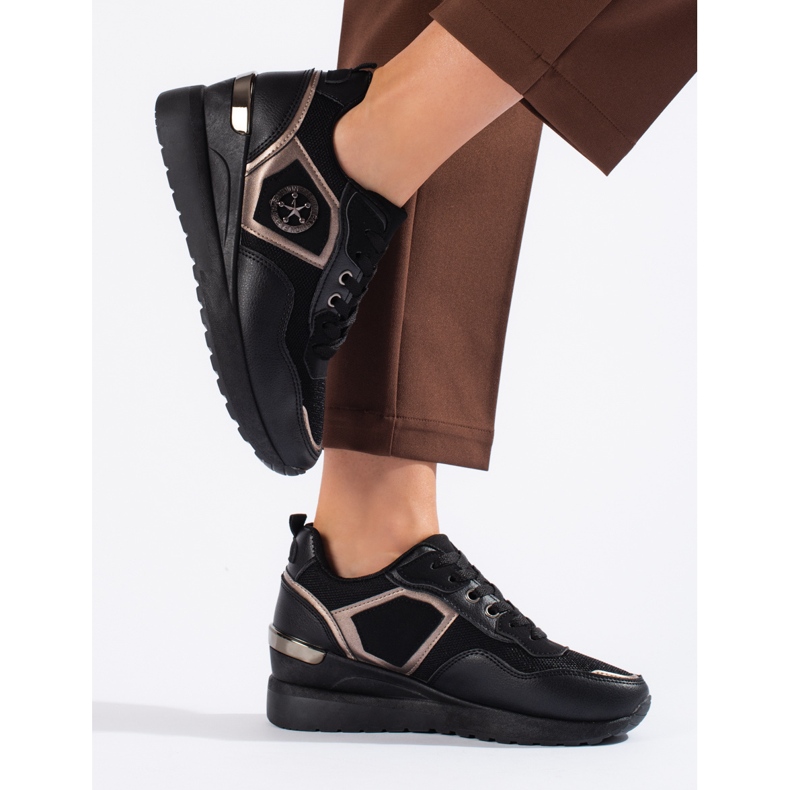 Naisten mustat urheilukengät 1