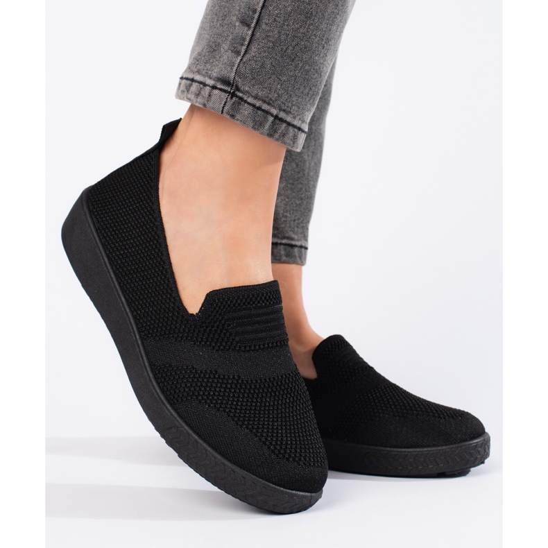 Mustat slip-on lenkkarit 1