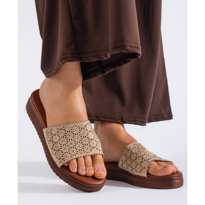 Naisten beige liukumäet 1