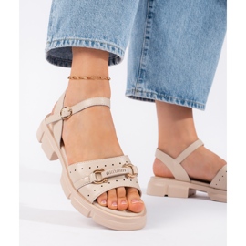 Goodin Naisten beigenväriset nahkasandaalit 1