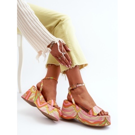 Kuviolliset sandaalit alustalla ja kiilalla, monivärinen Wiandia 8