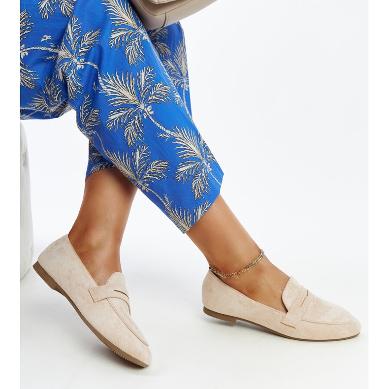 Vaaleanbeiget mokkasiinit, jotka on valmistettu Hennie-eko-mokkasta 1