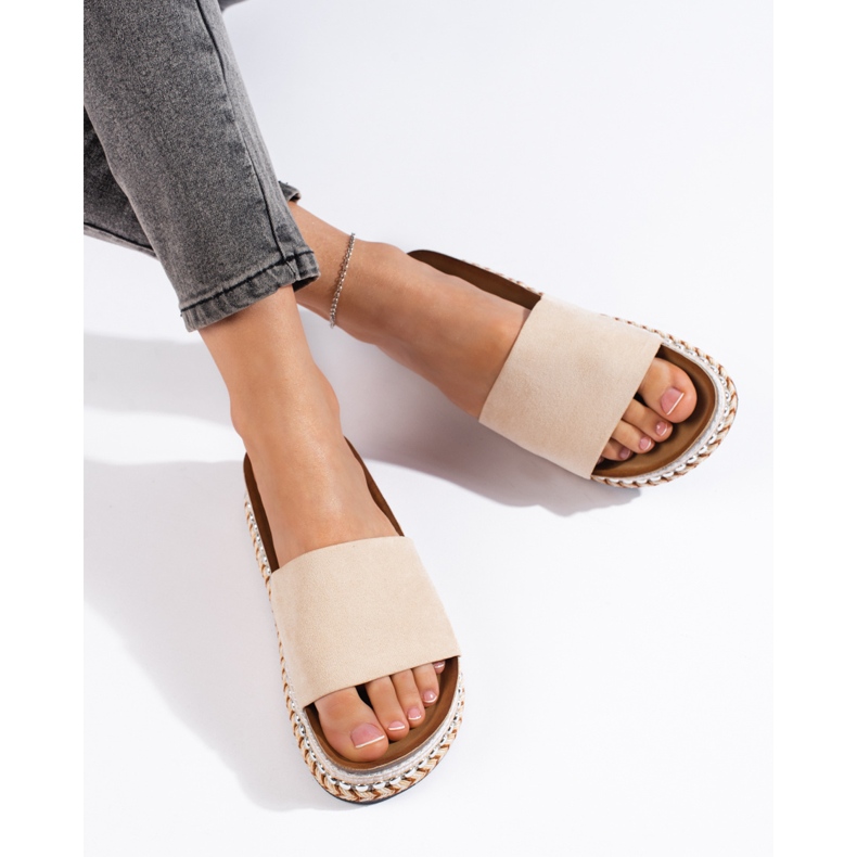 Beige mokkanahka liukumäet 2