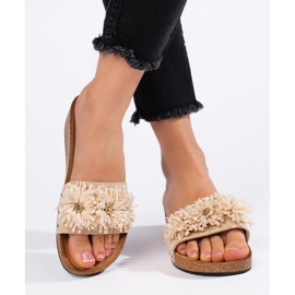 Naisten beigenväriset mokkanahkaiset tossut kukilla 1