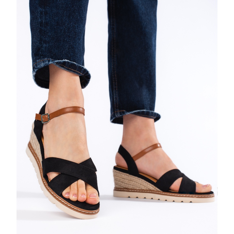 Naisten mustat sandaalit 2