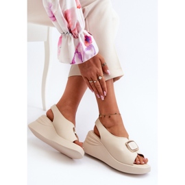 Naisten nahkaiset kiilakoristeiset sandaalit, beige Salvania 1