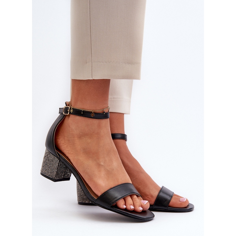 Naisten eko-nahasta valmistetut sandaalit, koristeelliset korkokengät, musta Wiatalia 2