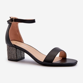 Naisten eko-nahasta valmistetut sandaalit, koristeelliset korkokengät, musta Wiatalia 1