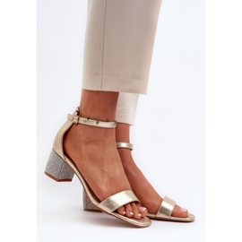 Naisten eko-nahasta valmistetut sandaalit, koristeelliset korkokengät, kultainen Wiatalia 2