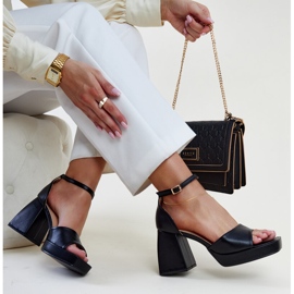 Mustat korkeakorkoiset Vesna sandaalit 1