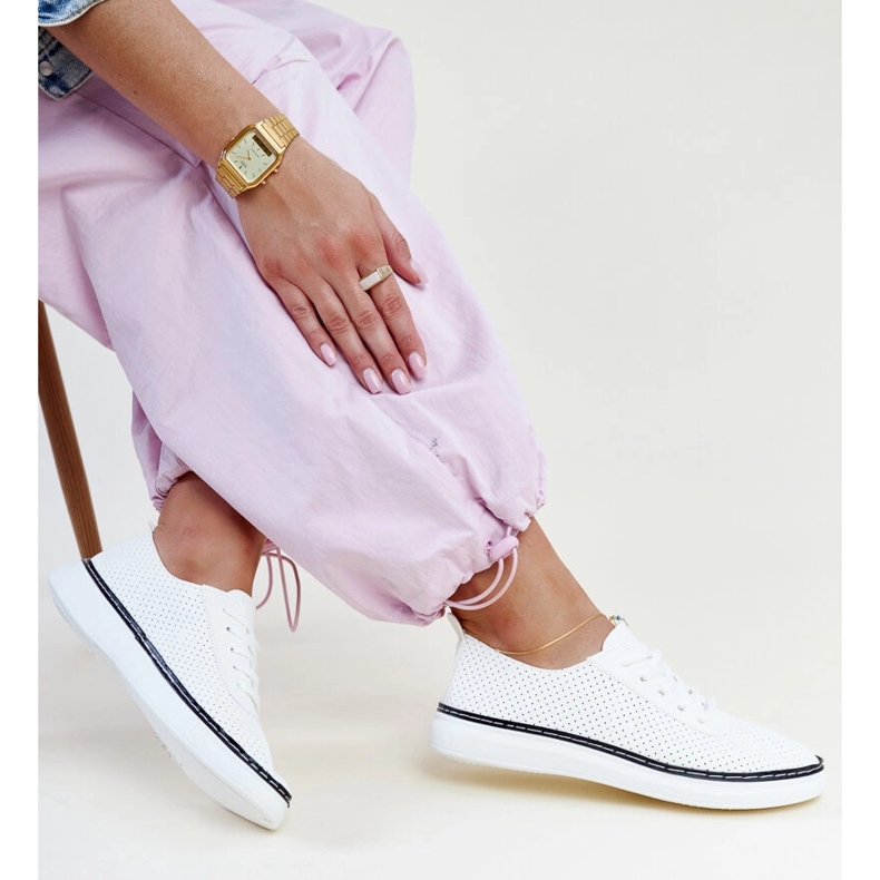 Valkoiset ja mustat harjakattoiset Biserka-lenkkarit valkoinen 1