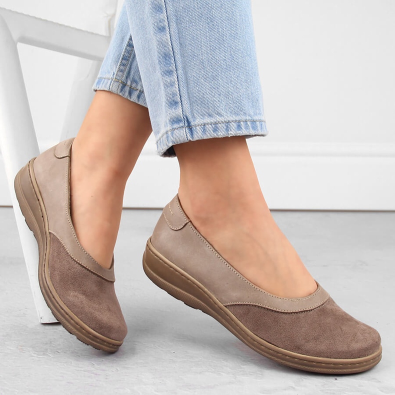 Mukavat naisten nahkaiset slip-on kengät, beige Helios 426.002.02 1