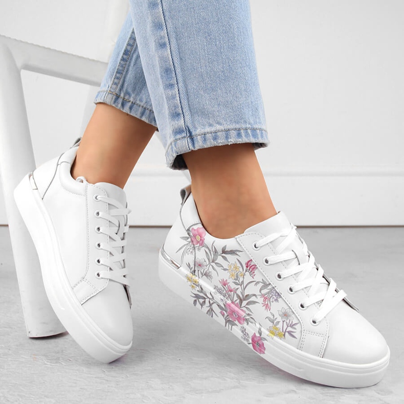 Naisten nahkakengät, urheilulenkkarit kukilla, Filippo DP6056 valkoinen 1