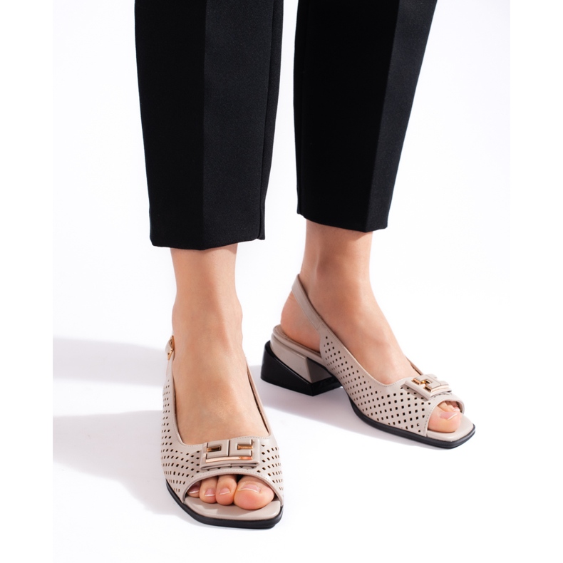 Goodin Naisten beigenväriset harjakattoiset matalakorkoiset sandaalit 2