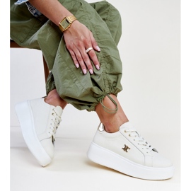 Vaalean beigenväriset nahkalenkkarit korkealla pohjalla, Melita 1