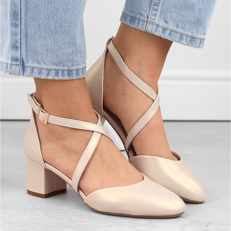 Sergio Leonen helmiäisbeiget naisten olkaimet 1