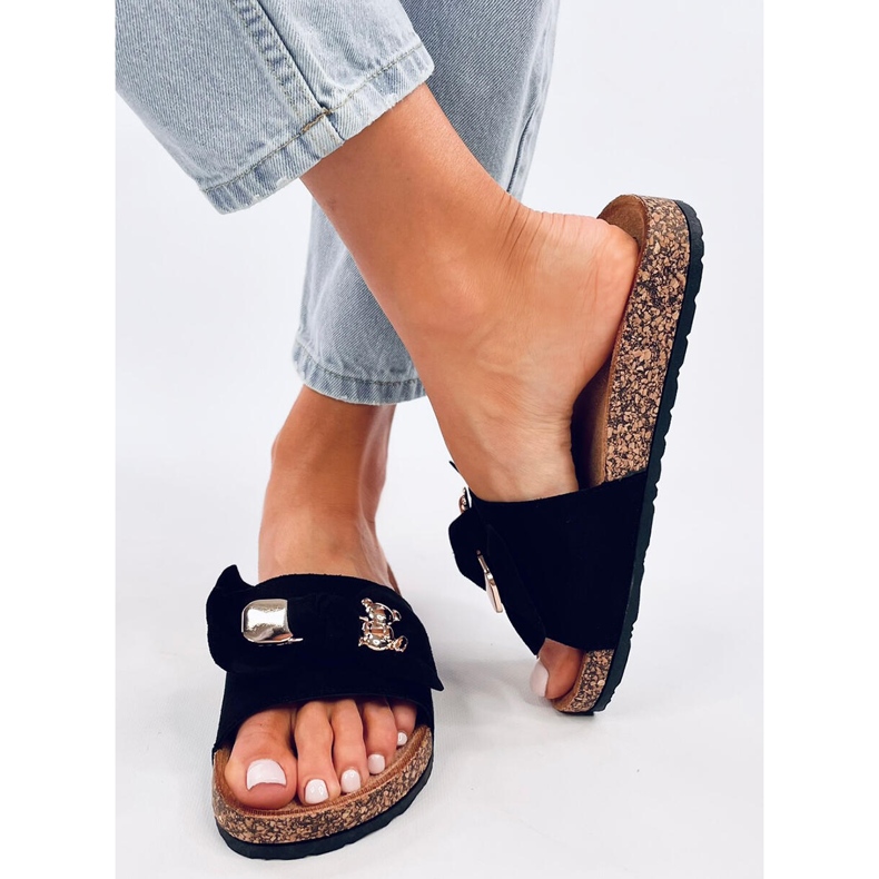 Loups Mustat korkkitossut nallekarhulla 2