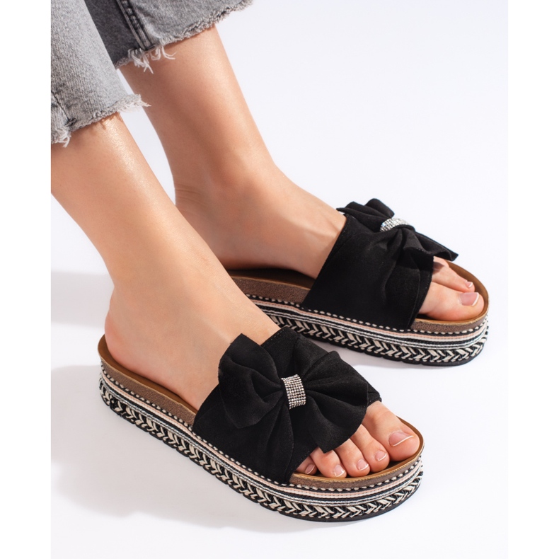 Mustat mokkanahkaiset varvastossut rusetilla 2