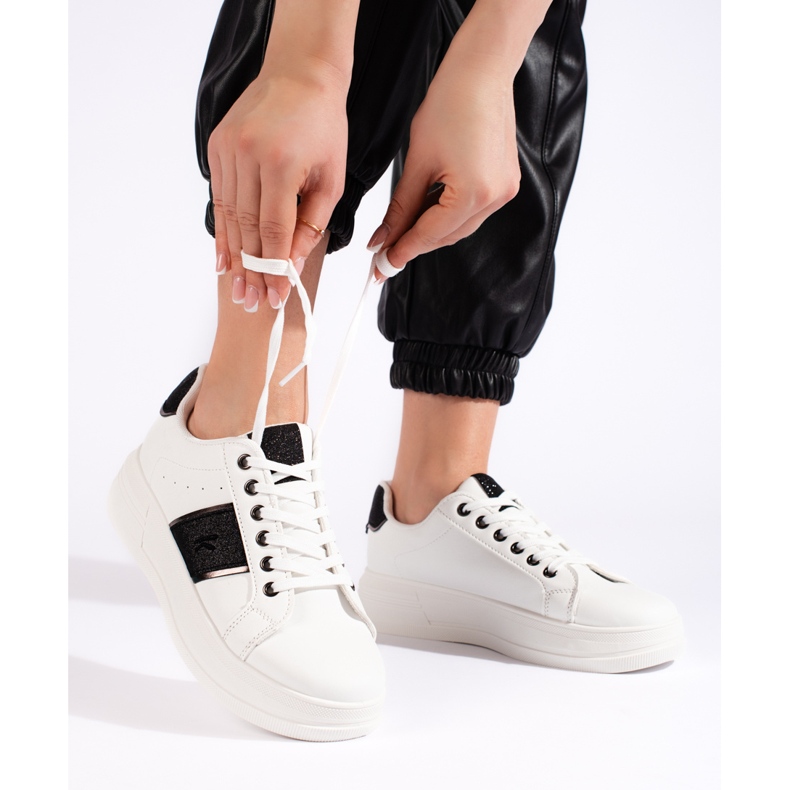 Valkoiset urheilulenkkarit valkoinen 1