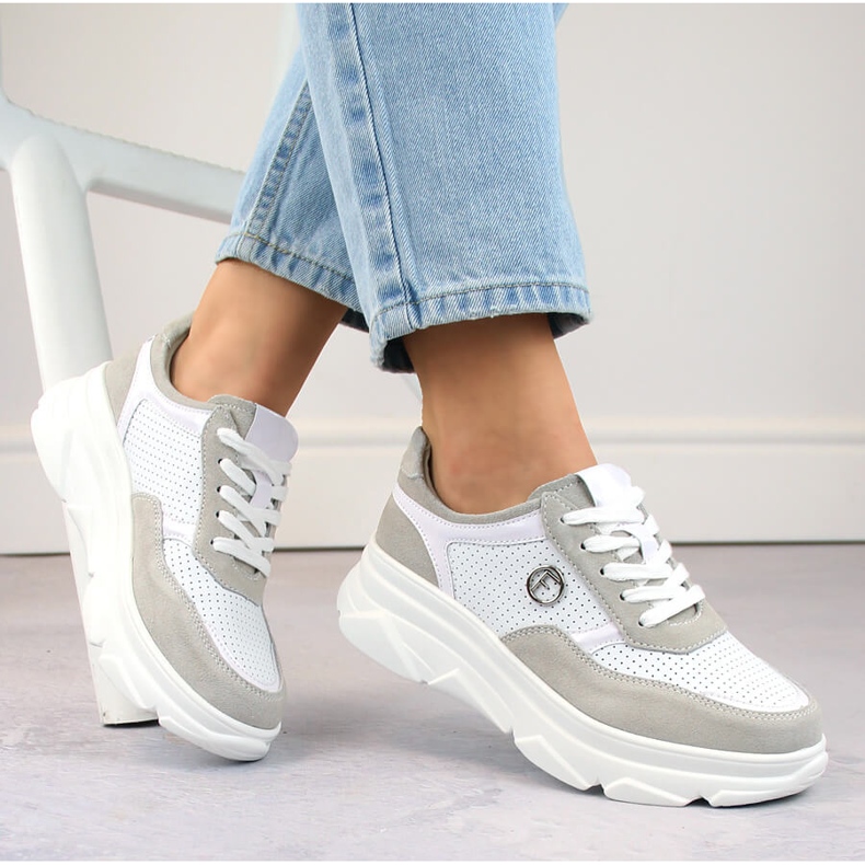 Beiget naisten nahkaiset urheilukengät Filippo DP6108 valkoinen 1