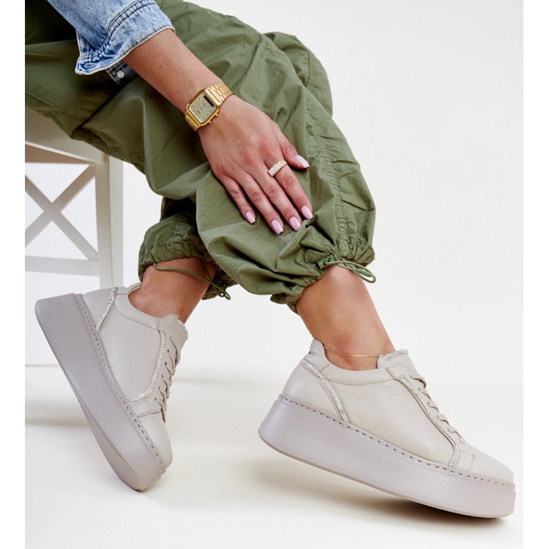 Tumman beige-nahkaiset lenkkarit strassit Karino 1