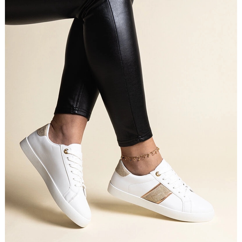 Valkoiset ja kultaiset tennarit, joissa koristeellinen Grada-raita valkoinen 1