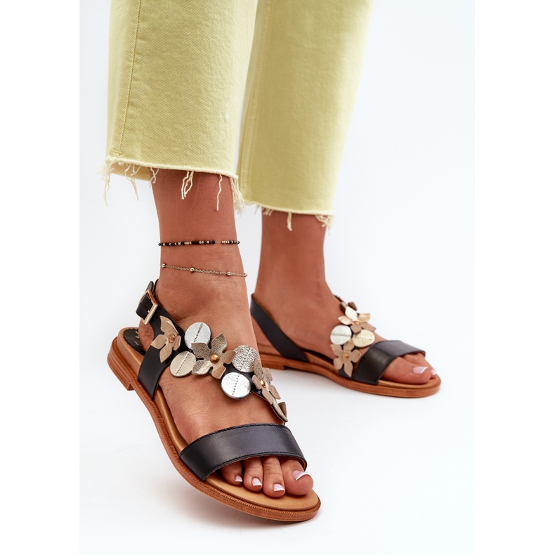 Naisten kukkakoristeiset nahkasandaalit Laura Messi 2762 musta 2