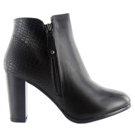 Mustat korkeakorkoiset saappaat f815 1