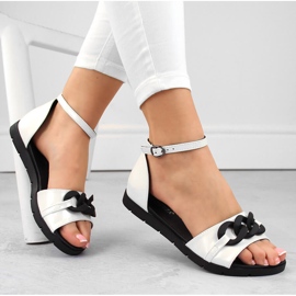 Naisten litteät sandaalit ketjulla, valkoinen Vinceza 17320 2