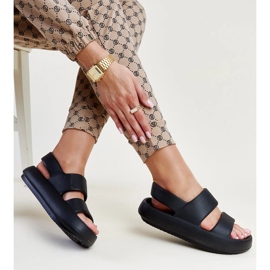 Mustat Attiana sandaalit 1