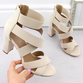 Naisten kantapääsandaalit beigeillä kuminauhalla eVento 6964 1