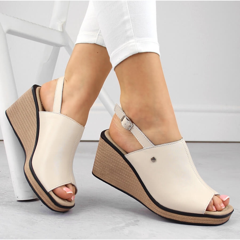 Beiget nahkaiset naisten kiila sandaalit Filippo DS6027 1