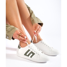 Valkoiset ja vihreät naisten tennarit valkoinen 1