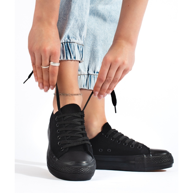 Mustat naisten alustalenkkarit 1