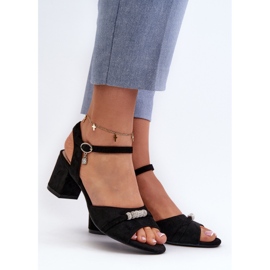 Vinceza Naisten Eco Suede sandaalit korkokenkiin koristeilla, musta Narhi 2