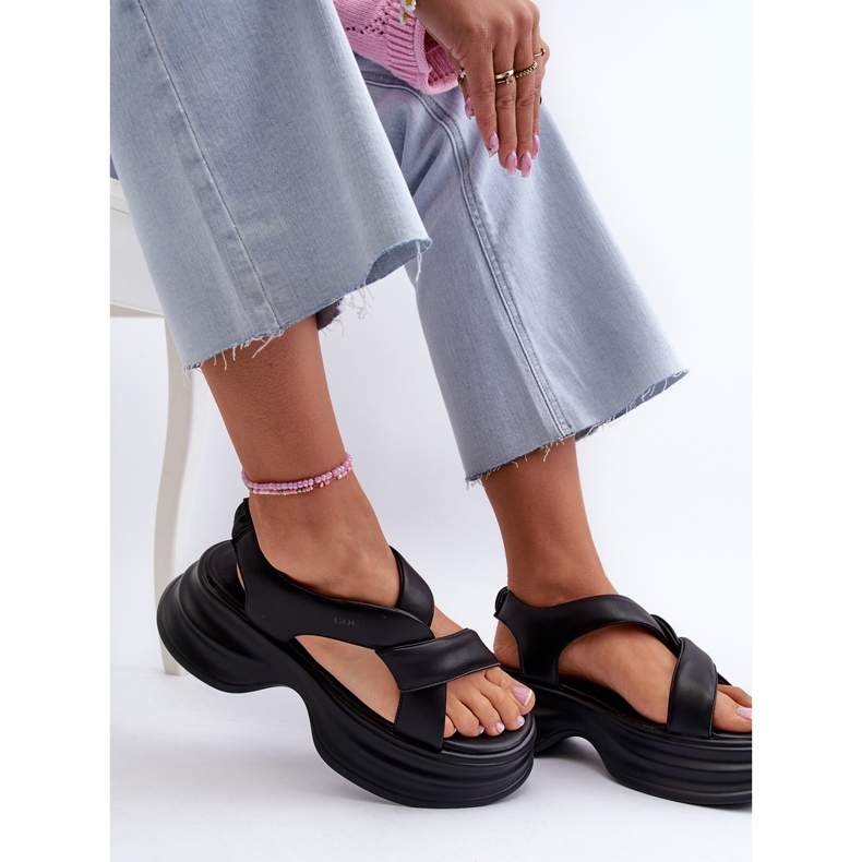 Naisten nahkasandaalit paksulla pohjalla, musta GOE NN2N4106 2