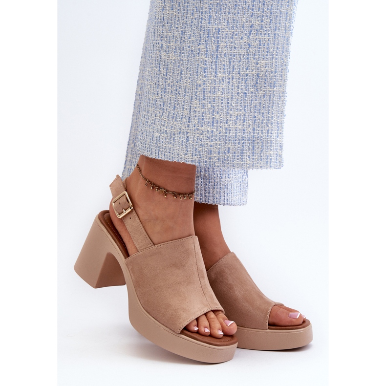 Vinceza Naisten sandaalit, jotka on valmistettu Eco Suede -kankaasta, jossa on alusta ja korkokengät, beige Vatle 2