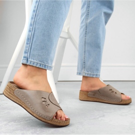 Mukavat naisten nahkaiset kiila sandaalit beige Helios 137.02 2