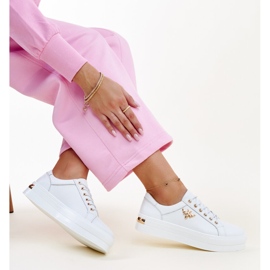 Valkoiset nahkalenkkarit, joissa paksu Mikka-pohja valkoinen 1