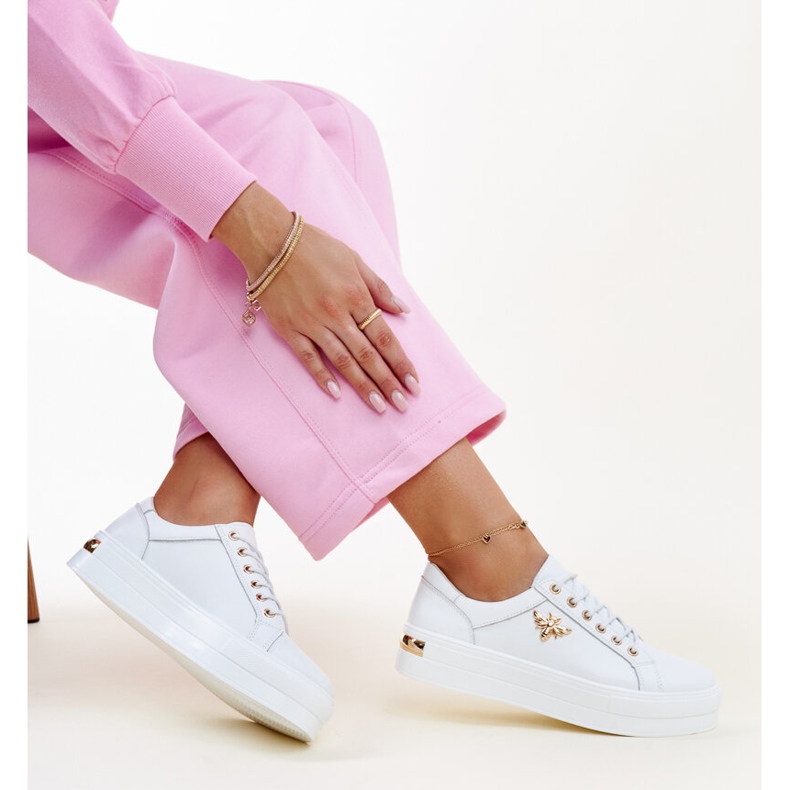 Valkoiset nahkalenkkarit, joissa paksu Mikka-pohja valkoinen 1