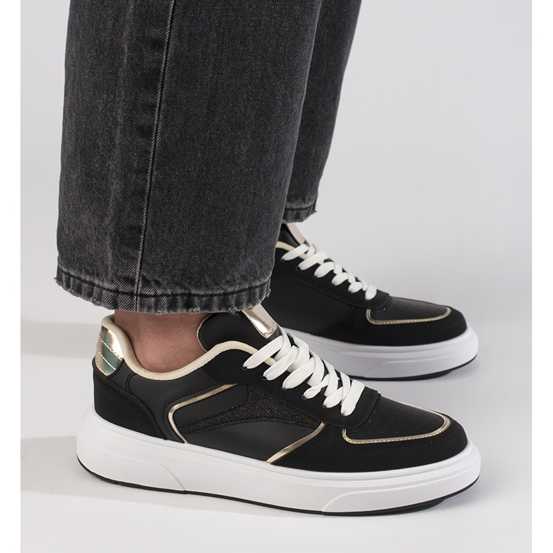 Naisten mustat tennarit 2