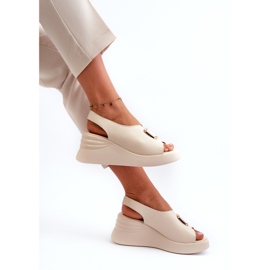 Naisten nahkaiset kiilakoristeiset sandaalit, beige Salvania 3