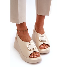Naisten nahkaiset kiilakoristeiset sandaalit, beige Salvania 2