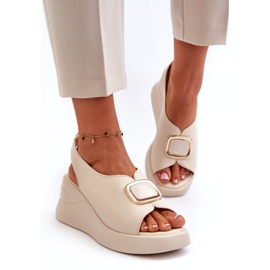 Naisten nahkaiset kiilakoristeiset sandaalit, beige Salvania 1