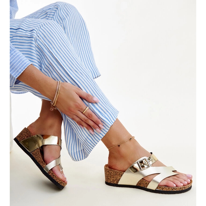 Donata kultaiset metalliset kiilamuulit kultainen 1