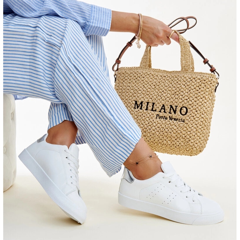 Valkoiset ja hopeiset Akila lenkkarit valkoinen 1